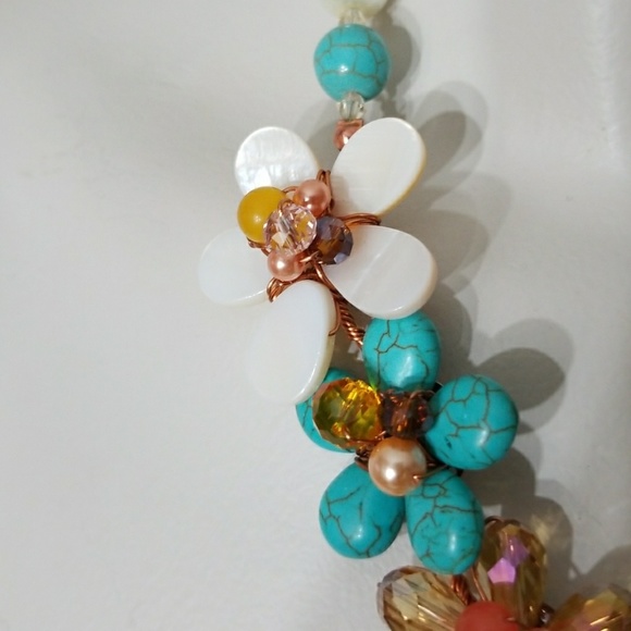 Gorgeous hand made necklace & earrings. - Picture 5 of 7